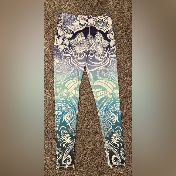Reel Legends Blue and White Ombre Leggings with Intricate Print - Picture 2 of 3